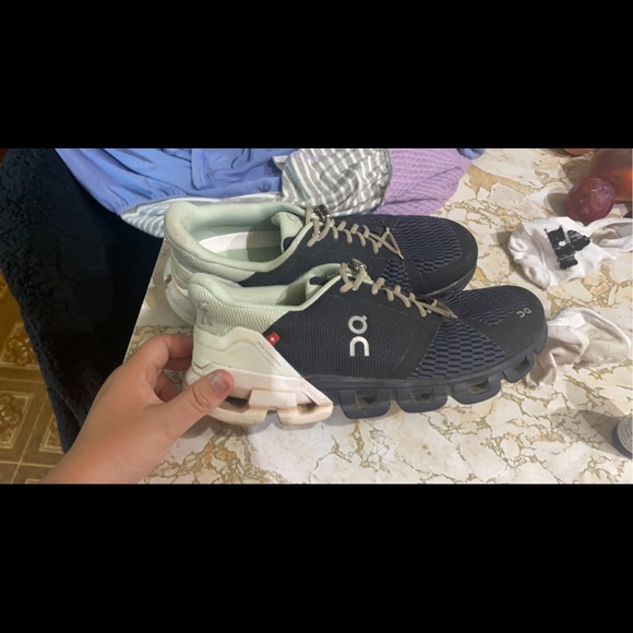 on cloud shoes - Picture 3 of 4